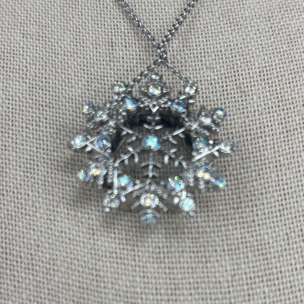 Origami Owl Silver-Tone Snowflake locked Necklace with Clear Crystals - Picture 2 of 6